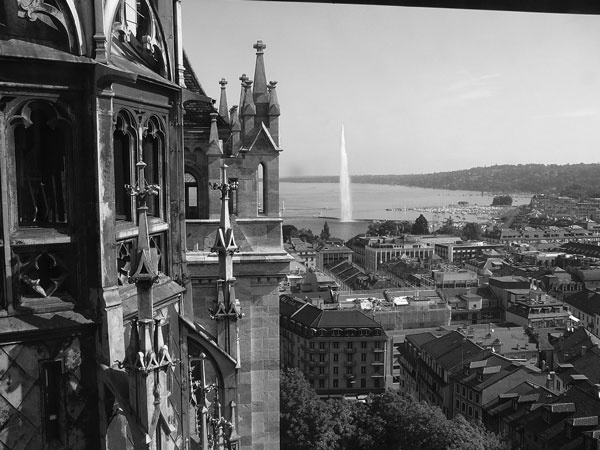 Иллюстрация к книге — Дмитрий Хворостовский. Две женщины и музыка [benua_vorostovskijj_page_120_image_0001.jpg]