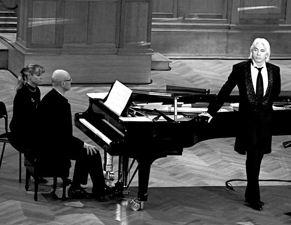 Иллюстрация к книге — Дмитрий Хворостовский. Две женщины и музыка [benua_vorostovskijj_page_192_image_0001.jpg]