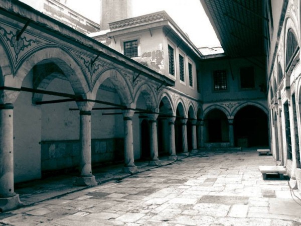 Иллюстрация к книге — Великолепный век. Все тайны знаменитого сериала [i_033.jpg]