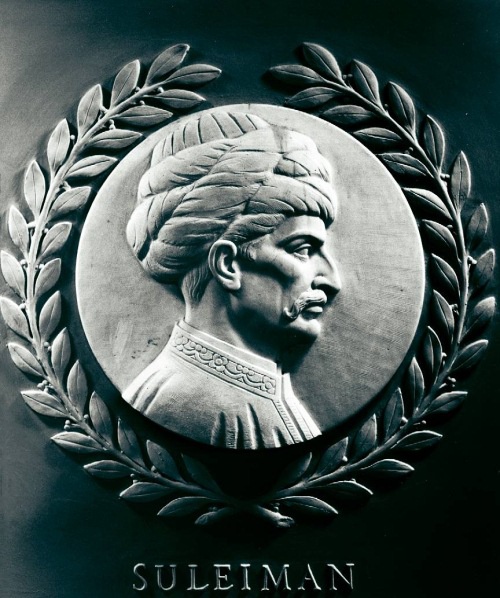 Иллюстрация к книге — Великолепный век. Все тайны знаменитого сериала [i_086.jpg]