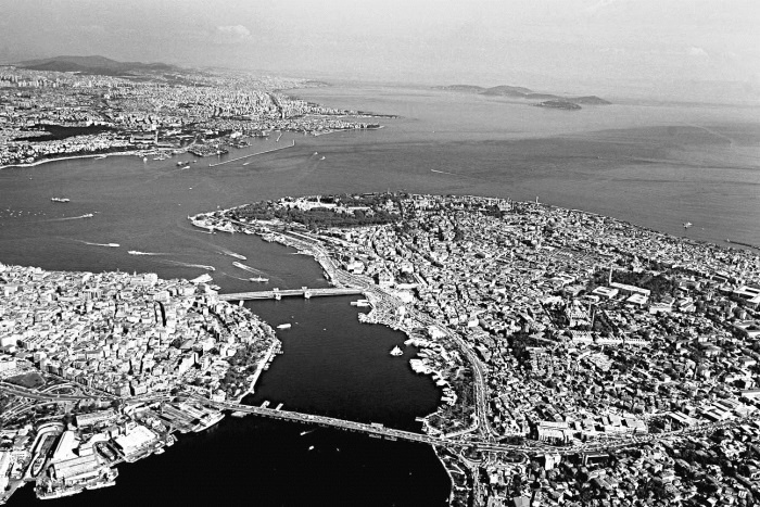 Иллюстрация к книге — Роксолана. Ведьма Османского гарема [i_038.jpg]