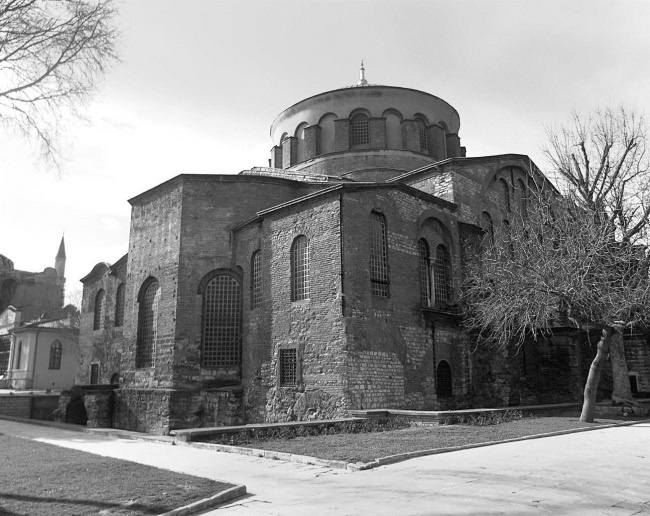 Иллюстрация к книге — Роксолана. Ведьма Османского гарема [i_049.jpg]