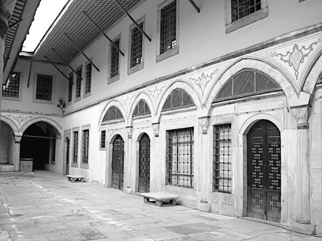 Иллюстрация к книге — Роксолана. Ведьма Османского гарема [i_061.jpg]