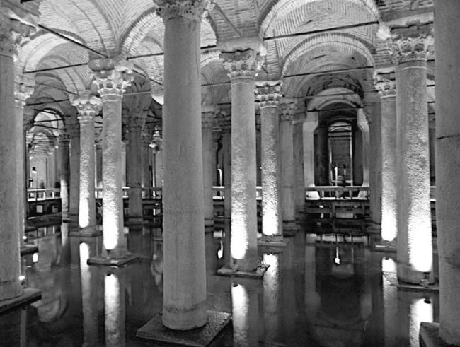 Иллюстрация к книге — Роксолана. Ведьма Османского гарема [i_065.jpg]