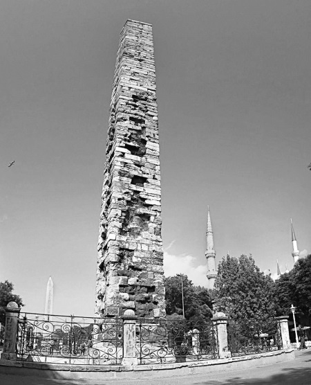 Иллюстрация к книге — Роксолана. Ведьма Османского гарема [i_085.jpg]