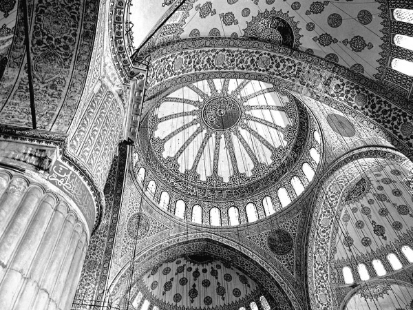 Иллюстрация к книге — Роксолана. Ведьма Османского гарема [i_089.jpg]