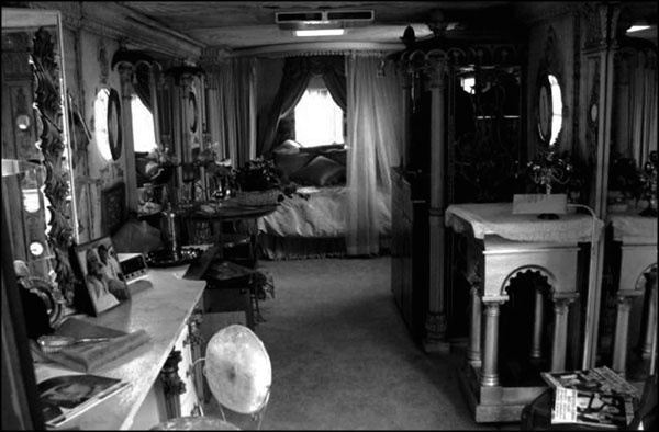 Иллюстрация к книге — Элизабет Тейлор. Клеопатра Голливуда [_047.jpg]