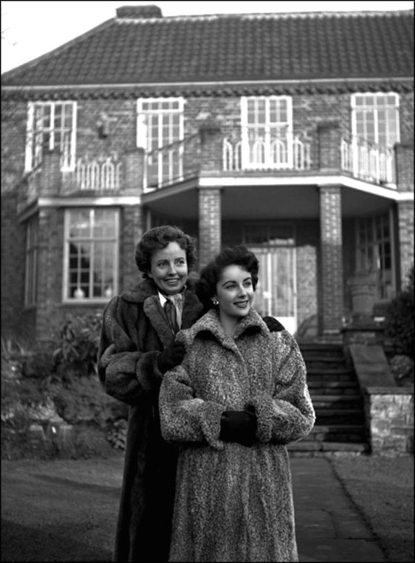 Иллюстрация к книге — Элизабет Тейлор. Клеопатра Голливуда [_053.jpg]