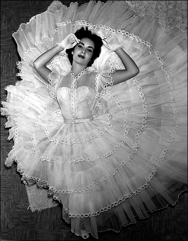 Иллюстрация к книге — Элизабет Тейлор. Клеопатра Голливуда [_083.jpg]