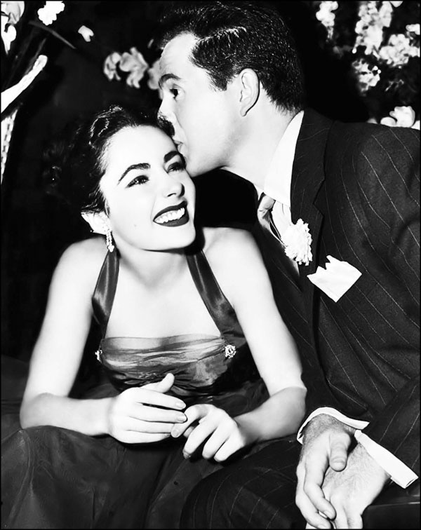 Иллюстрация к книге — Элизабет Тейлор. Клеопатра Голливуда [_117.jpg]