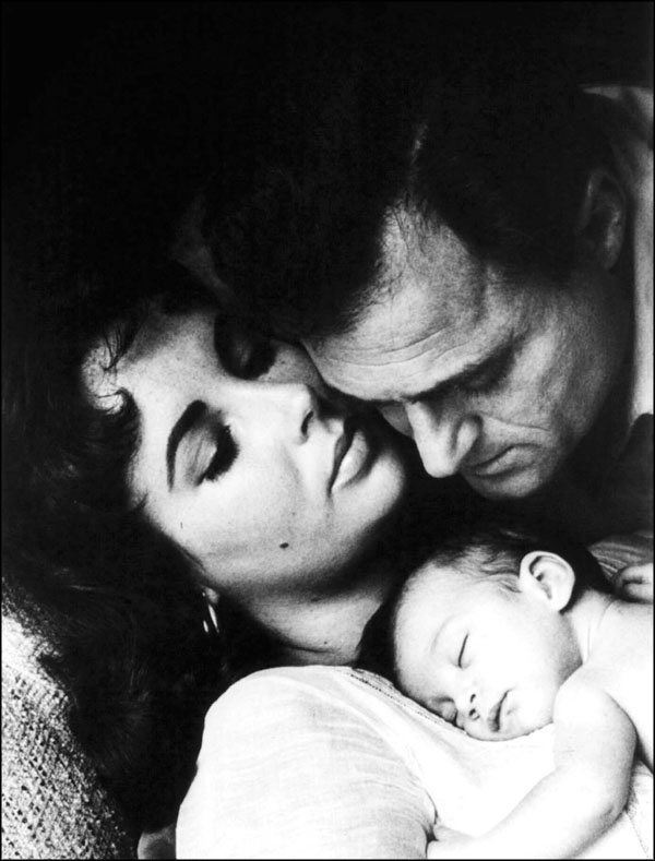 Иллюстрация к книге — Элизабет Тейлор. Клеопатра Голливуда [_195.jpg]