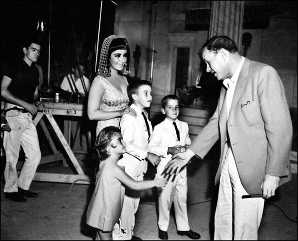 Иллюстрация к книге — Элизабет Тейлор. Клеопатра Голливуда [_225.jpg]