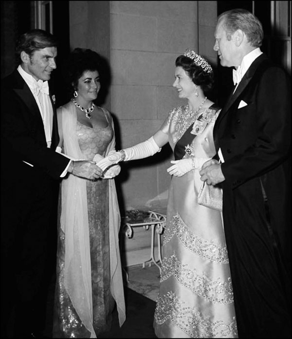 Иллюстрация к книге — Элизабет Тейлор. Клеопатра Голливуда [_245.jpg]