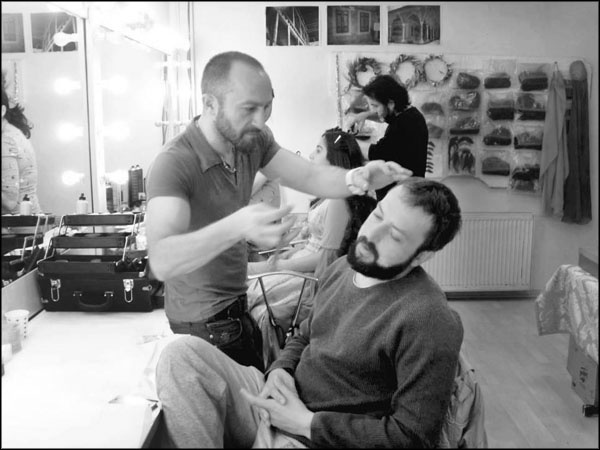 Иллюстрация к книге — Мерьем Узерли. Актрисы &quot;Великолепного века&quot; [_055.jpg]