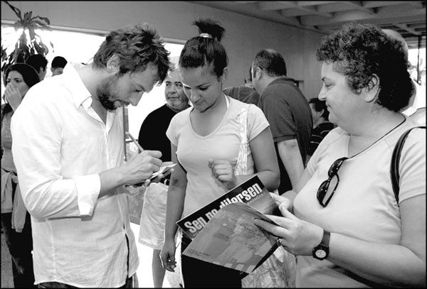 Иллюстрация к книге — Мерьем Узерли. Актрисы &quot;Великолепного века&quot; [_057.jpg]