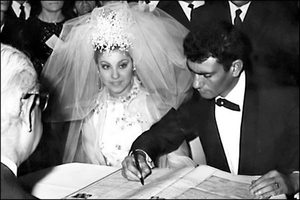 Иллюстрация к книге — Мерьем Узерли. Актрисы &quot;Великолепного века&quot; [_109.jpg]