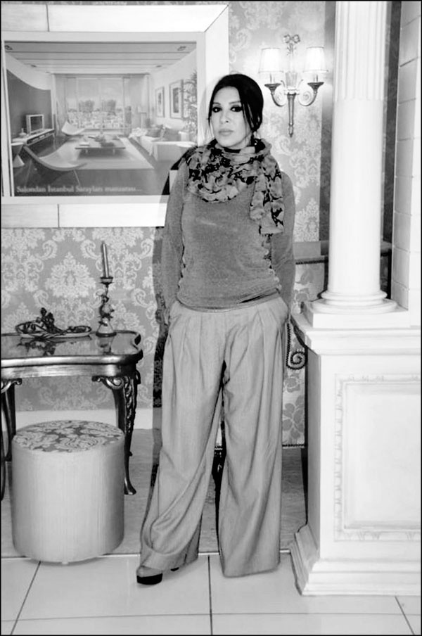 Иллюстрация к книге — Мерьем Узерли. Актрисы &quot;Великолепного века&quot; [_111.jpg]