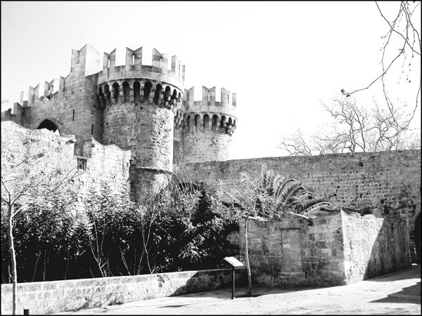 Иллюстрация к книге — Мерьем Узерли. Актрисы &quot;Великолепного века&quot; [_135.jpg]