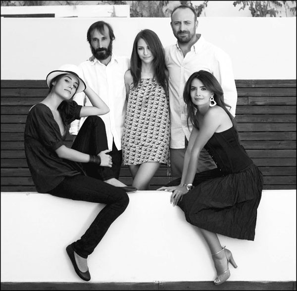 Иллюстрация к книге — Мерьем Узерли. Актрисы &quot;Великолепного века&quot; [_159.jpg]