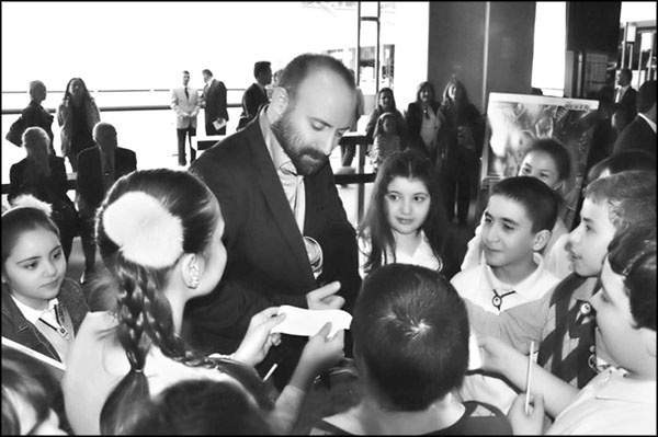 Иллюстрация к книге — Мерьем Узерли. Актрисы &quot;Великолепного века&quot; [_169.jpg]