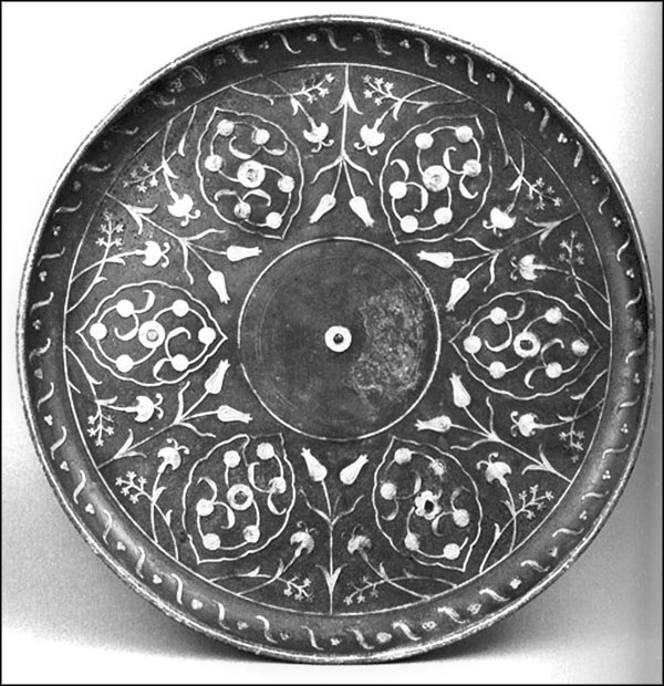 Иллюстрация к книге — Мерьем Узерли. Актрисы &quot;Великолепного века&quot; [_187.jpg]