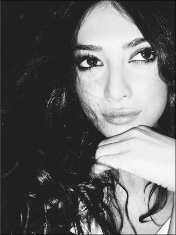 Иллюстрация к книге — Мерьем Узерли. Актрисы &quot;Великолепного века&quot; [_205.jpg]