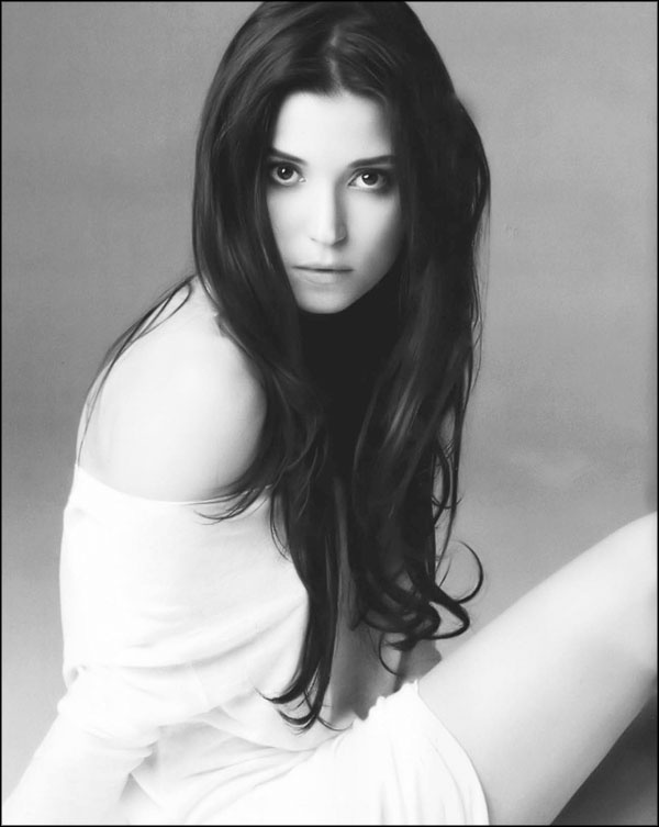 Иллюстрация к книге — Мерьем Узерли. Актрисы &quot;Великолепного века&quot; [_247.jpg]