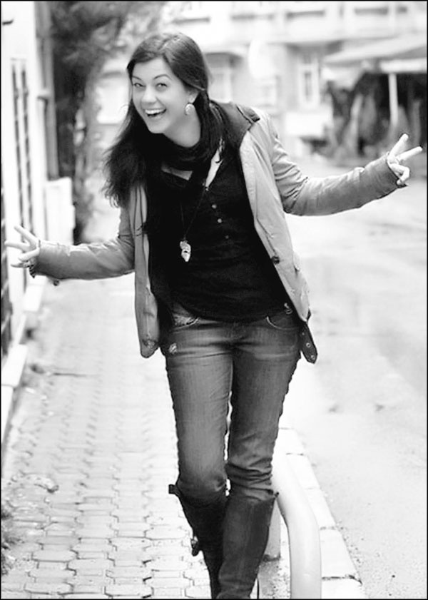 Иллюстрация к книге — Мерьем Узерли. Актрисы &quot;Великолепного века&quot; [_251.jpg]