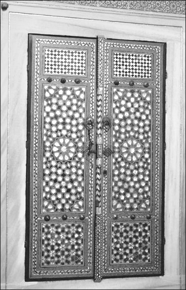 Иллюстрация к книге — Мерьем Узерли. Актрисы &quot;Великолепного века&quot; [_283.jpg]