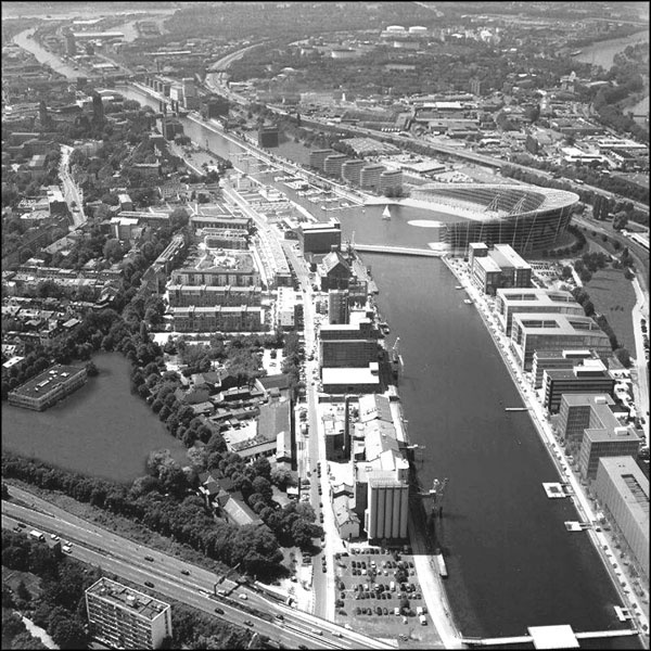 Иллюстрация к книге — Мерьем Узерли. Актрисы &quot;Великолепного века&quot; [_303.jpg]