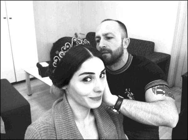 Иллюстрация к книге — Мерьем Узерли. Актрисы &quot;Великолепного века&quot; [_305.jpg]