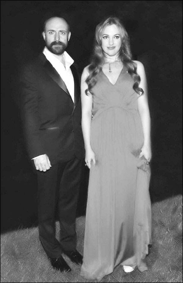 Иллюстрация к книге — Мерьем Узерли. Актрисы &quot;Великолепного века&quot; [_317.jpg]