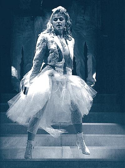 Иллюстрация к книге — Мадонна. Никто не видит моих слез [i_038.jpg]