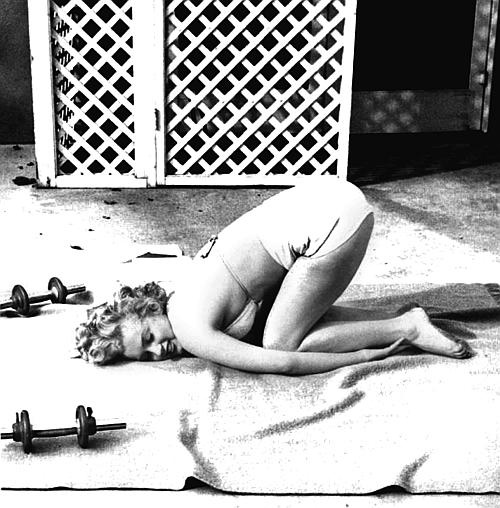 Иллюстрация к книге — Мэрилин Монро. Жизнь в мире мужчин [i_026.jpg]