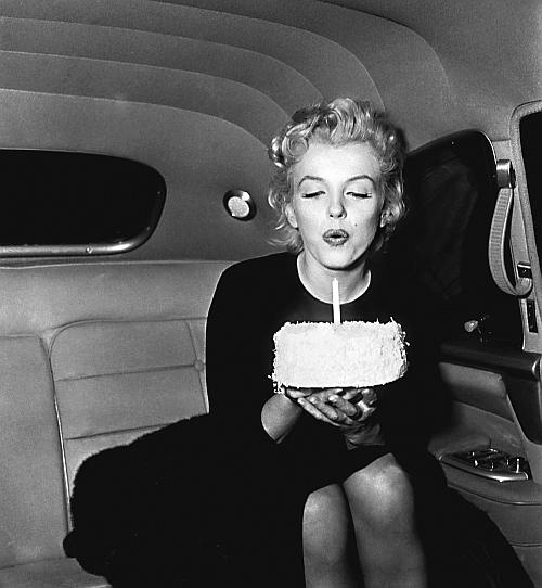 Иллюстрация к книге — Мэрилин Монро. Жизнь в мире мужчин [i_070.jpg]