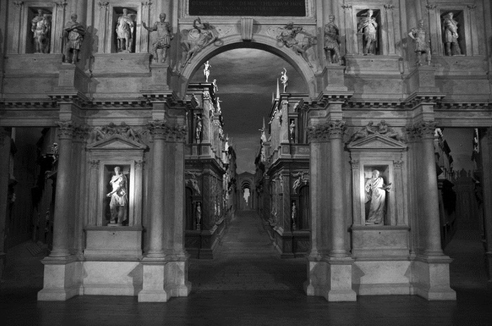 Иллюстрация к книге — Венецианский контракт [i_073.jpg]