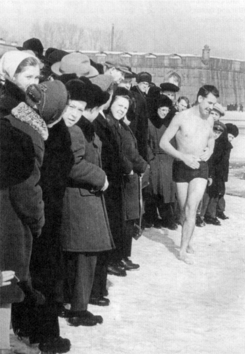 Иллюстрация к книге — Мужчина и женщина. Тело, мода, культура. СССР - оттепель [i_018.jpg]