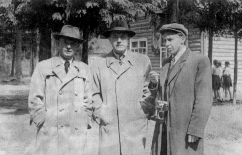 Иллюстрация к книге — Мужчина и женщина. Тело, мода, культура. СССР - оттепель [i_032.jpg]