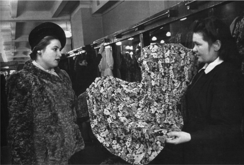 Иллюстрация к книге — Мужчина и женщина. Тело, мода, культура. СССР - оттепель [i_033.jpg]