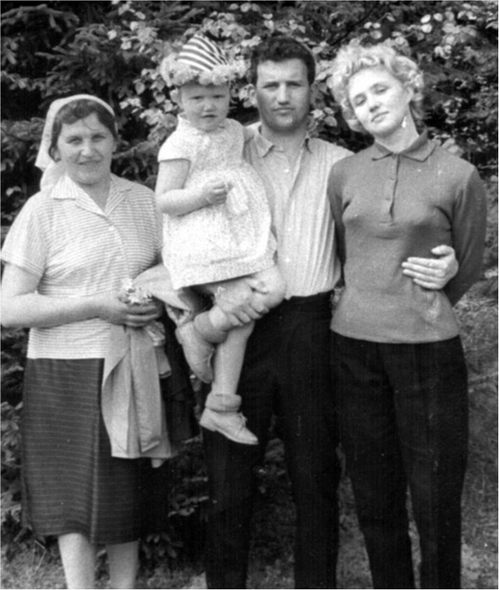 Иллюстрация к книге — Мужчина и женщина. Тело, мода, культура. СССР - оттепель [i_043.jpg]