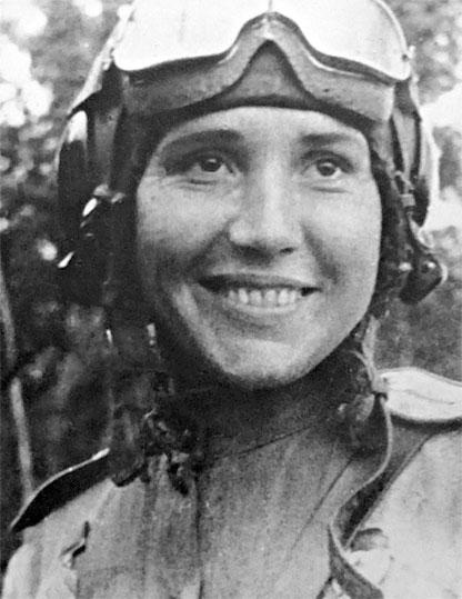 Иллюстрация к книге — Защищая Родину. Летчицы Великой Отечественной [i_042.jpg]