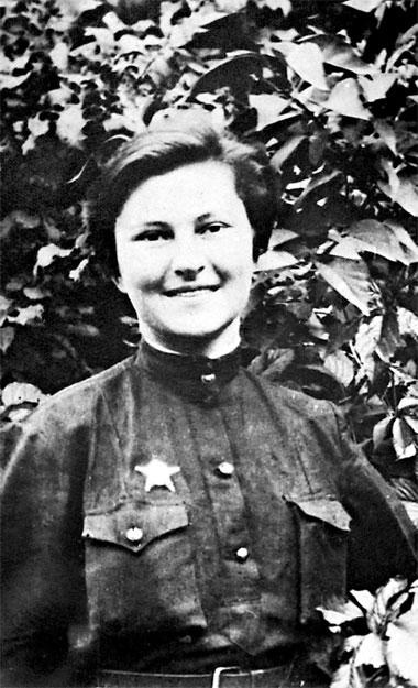 Иллюстрация к книге — Защищая Родину. Летчицы Великой Отечественной [i_046.jpg]