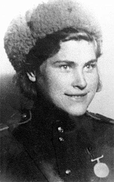 Иллюстрация к книге — Защищая Родину. Летчицы Великой Отечественной [i_050.jpg]