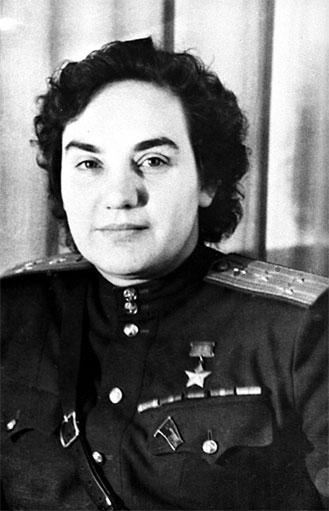 Иллюстрация к книге — Защищая Родину. Летчицы Великой Отечественной [i_051.jpg]