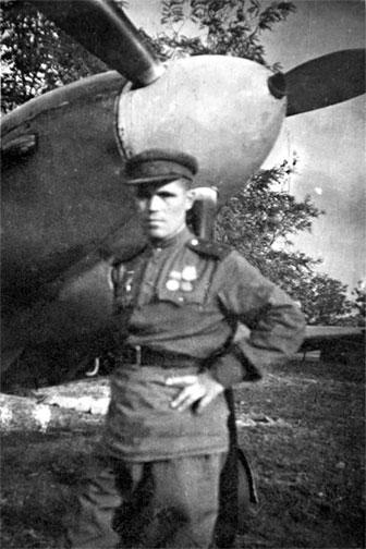 Иллюстрация к книге — Защищая Родину. Летчицы Великой Отечественной [i_056.jpg]