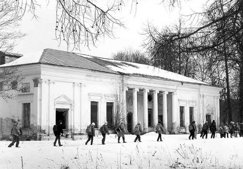 Иллюстрация к книге — Рублевка, скрытая от посторонних глаз. История старинной дороги. 33 истории о великих жителях Рублевки, или Тридцать три богатыря [i_091.jpg]