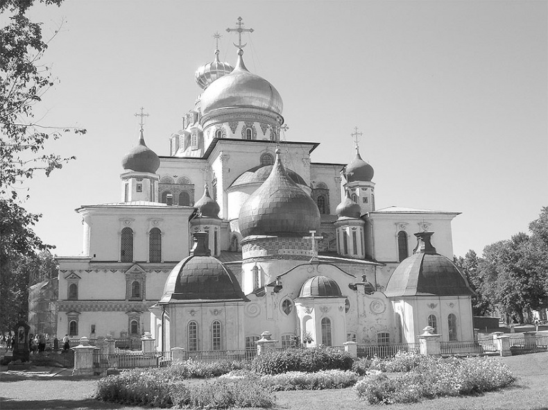 Иллюстрация к книге — Рублевка, скрытая от посторонних глаз. История старинной дороги. 33 истории о великих жителях Рублевки, или Тридцать три богатыря [i_096.jpg]