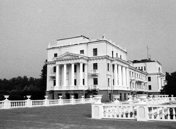 Иллюстрация к книге — Рублевка и ее обитатели. Романтическое повествование [i_069.jpg]