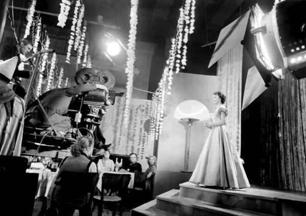 Иллюстрация к книге — Эльдар Рязанов. Ирония судьбы, или… [block_001240_page_031_image_0001.jpg]