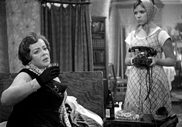 Иллюстрация к книге — Эльдар Рязанов. Ирония судьбы, или… [block_001240_page_035_image_0001.jpg]